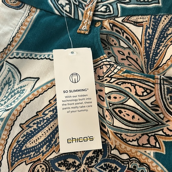 Women Chico’s so slimming pants front and back pockets - Picture 6 of 6